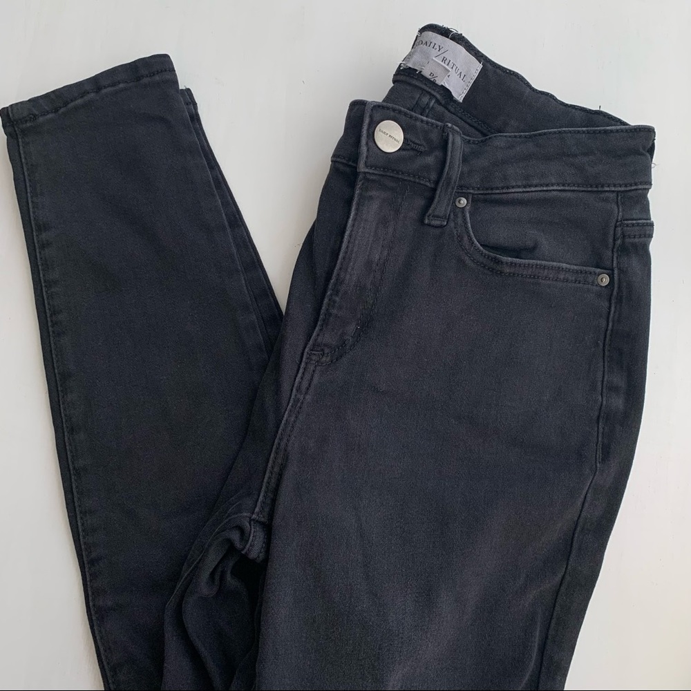 Black Jeans w/ Ripped Knees